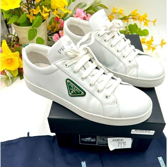 SOLD Women’s Prada leather triangle logo leather sneakers, size 41 made in Italy - Picture 1 of 12